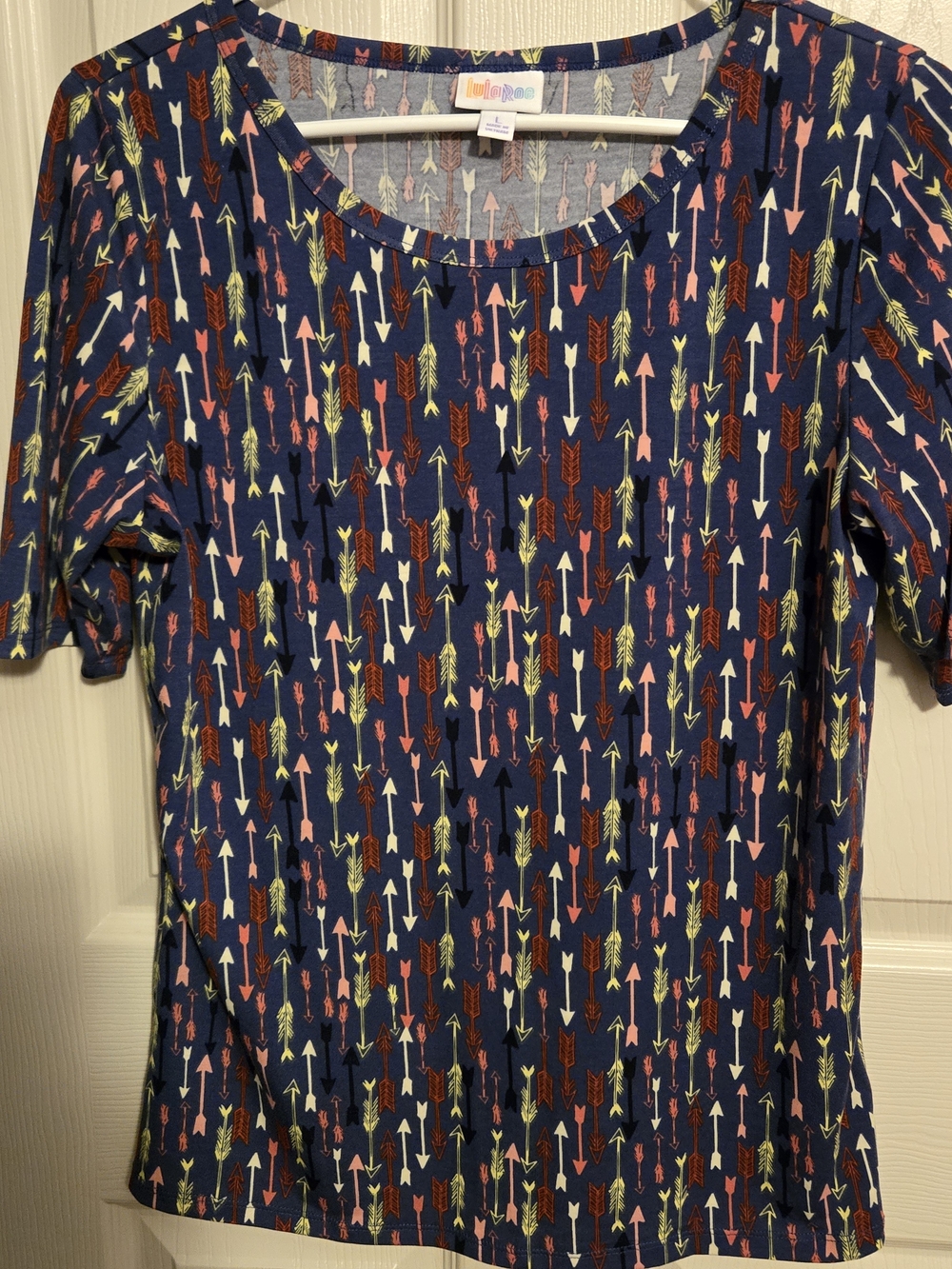 LuLaRoe Navy Arrow Print Short Sleeve Top Large